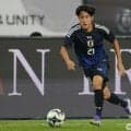 ｢セカンドで決まり｣19歳の日本代表MFが加入したスペイン名門、“地中海の夕日”新アウェイユニに大反響｢かっこよすぎ｣｢革新的｣｢ソソられる｣