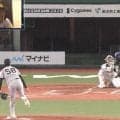 なんで…！？ 日ハム・万波中正、衝撃の“変態打ち”「どんな打ち方w」「すげえな」超スローカーブ→とんでもない体勢で“爆速ヒット”