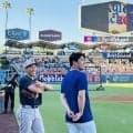 山本由伸と吉田正尚、元オリックスのエースと主砲が初対決へ　前日にリラックスした表情で談笑