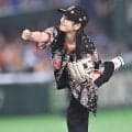 巨人　モデル・俳優の横田真悠がセレモニアルピッチに登場　「ＪＯＲＤＡＮ　ＢＲＡＮＤ」とコラボレーションた特別ユニホームで投球に「ドキドキしちゃいました」