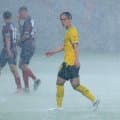 ＦＣ東京-ドルトムント戦が雷警報で中断　試合途中から大粒の雨降り注ぎ、前半３２分過ぎにアナウンス