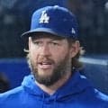 カーショー氏がドジャースタジアムで慈善活動、ケリー氏は始球式、OBが家族で集合