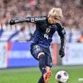 ｢イナズマ炸裂｣｢とにかく速い！｣ゲンク伊東純也が高速ドリブル＆股抜きフィニッシュでカウンター完結！｢圧巻の速さとまた抜きゴール！カッケェ｣新シーズン開幕へ弾み！