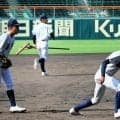 高知・明徳義塾が甲子園で練習　10日の日南学園戦へ感触確かめる