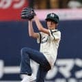 【ソフトバンク】南海で日本シリーズ４連投４連勝の杉浦忠さんのひ孫、林夏望さんが始球式