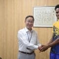 【陸上】中島佑気ジョセフ母校訪問「いい影響を」後輩らと合同練習　アジア大会男子400ｍ代表