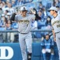 【阪神】これぞ秘技シフト破り？　森下翔太の打球がベース直撃、大きくはねて中前２点適時打に