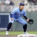 岡本和真　シカゴを訪れた番長とニッコリ２ショ！奈良県人会の縁→オフに野球教室で故郷に尽力　ファン胸アツ「和真と一緒」「良き良き」「これはすごい」