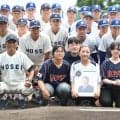 高代延博さんの追悼試合開催　長女が万感の始球式「ぐっとこらえて。父は病気でしんどくても泣かなかったから」生前に指揮を執った大経大と母校・法大が対戦