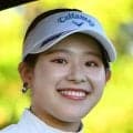 「お父さんもなんかデレデレ」吉田鈴、グレーのミニスカ姿で「白戸家」お父さん犬との２Ｓ披露