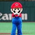 【巨人】「半端ない」マリオの身体能力にSNSも驚き　始球式に登場「ナイスピッチング」