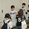 阪神が「令和８年熊本地震」の募金活動を実施　村上、才木、高橋が参加　選手会長の村上「何とか少しでも助けになれるように」