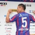 長友佑都、妻・平愛梨の言葉に背中押され現役続行「子どもたちにピッチで背中を見せて」