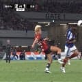 「ミドルキック炸裂」鈴木優磨、強烈腹蹴り→今季初イエローカードにファン物議「ちょっと厳しいな」「開幕戦からお祖母様に怒られる」