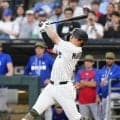 村上宗隆２６号アーチ！メジャー１年目の日本選手最多記録更新　１６０キロ捉えた圧巻の逆方向弾に本拠地が大熱狂　２４試合連続出塁も記録