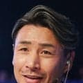 「全身緑似合うのは魔裟斗だけ！」魔裟斗、鮮やかエメラルドグリーンのスーツで野杁正明を祝福