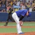 中日・柳が呆然　六回に阪神・近本に先制ソロ被弾　手を膝についてガックリ　約１０秒間顔上げられず