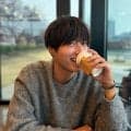 26歳Ｊリーガーが結婚発表　純白ドレス妻と顔出し2ショット「美男美女」「韓流スター」の声