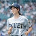 仙台育英　星よつはマネも大喜び　１－０で花咲徳栄を振り切る　得点の六回には両手で大きな丸ポーズ