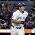 岡本和真　打ち直しで勝ち越しタイムリー！インフィールドフライ宣告も相手がファウルゾーンで落球→６球目を左前へ　ゲレロがヘッスラ激走