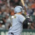 【阪神】あわや一触即発　森下翔太の死球に藤川監督がベンチ飛び出す　激しい口調で審判に訴える