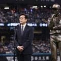 日本ハム・栗山英樹ＣＢＯの立像がお披露目　野球殿堂入り記念セレモニー
