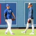 大谷翔平　ブルワーズのメイがめっちゃいいヤツ！自軍打撃練習でガード役務める→大谷が笑顔で手を振り感謝伝える　昨季途中までチームメート
