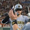 【阪神】３戦連発の佐藤輝明「なかなか面白いですね」ドラ１後輩、下村海翔の身体能力にニヤリ