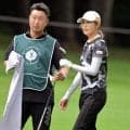【女子ゴルフ】３７歳誕生日・キンクミは２２位発進　キャディーの塚田よおすけ「女子ツアーはみんなかわいい」