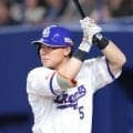 中日・村松が負傷交代　初回に背中に死球　治療を受けにベンチ裏に下がるもそのまま代走が送られる