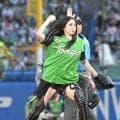 人気女子プロレスラー上谷紗弥が始球式で大暴投＆大転倒「ごめんなさい！やっちゃった」神宮騒然「まじ悔し～。恥ずい。穴があったら入りたい」