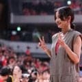 「輝きすぎて発光してる」バスケ男子日韓戦、日本のベンチ裏に出現の超人気女優に騒然「かおちっっっさい」「今日も美しすぎる」