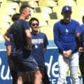 ＭＬＢ怪物右腕が佐々木朗希に歩み寄り、あいさつしたワケ　サイ・ヤング賞最有力ミジオロウスキーが見せた佐々木への敬意「僕とすごく似ている」　日米の怪物が“剛腕談義”　投球フォームを身振り手振りで解説