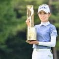 安田祐香の姉美祐さんが姉妹Ｖショット公開　優勝後に熱い抱擁　20年からツアーキャディー