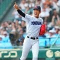 【甲子園】横浜・江坂佳史、チーム救う“レーザービームバックホーム”で走者を刺す