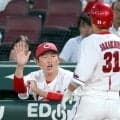 広島・新井監督「若手から中堅からベテランから、一丸となった素晴らしい攻撃」　七回の一挙８得点に目を細める