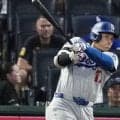 大谷翔平の３０号勝ち越し２ラン　ブルペンのリリーフ陣が見上げ手を振った特大アーチ　前日はハートがナイスキャッチで大喜びも