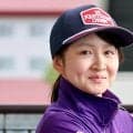落馬負傷の古川奈穂騎手が札幌競馬場で元気な姿を見せて無事を報告　「今週は乗る予定です」