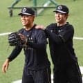 【阪神】小さな鉄人・中野拓夢がグラウンドへ　前日に左足負傷で出場ピンチも笑顔で体動かす
