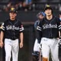 ソフトバンク・山本祐大がぼう然・・・低めのストライク判定に呆れた表情　日本ハムバッテリーも驚き　小久保監督もベンチから出るも　追加点のチャンス消える