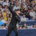 阪神　佐藤輝明は「どうやって投げた？」三塁線で逆シングルキャッチ→振り向きざまのジャンピングスロー　京セラ大興奮「ＧＧ賞も行ける」