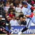 岡本和真、第26号本塁打。球団新人記録更新へ現地メディアも注目