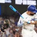ドジャースに激震　パヘスが左手甲骨折で全治４週間　死球を受けて途中交代　ロバーツ監督が説明「シーズン絶望ではないが」
