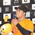 プロ初勝利の巨人・代木大和がお立ち台で涙　左肘手術後の思い聞かれ「本当に…」と声を詰まらせ瞳ぬぐう　「支えてくれた皆さんのおかげで勝ち取った勝利」と感謝