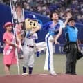 【中日】福島・いわき市出身の松井愛莉が始球式　身長170cmからドラ恋ユニホームでワンバン投球