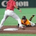 【巨人】「黄色い稲妻」浦田俊輔が神走塁ヘッスラ！四球出塁から内野安打で一塁から一気に三塁へ