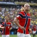 「２０歳若返った」長髪バッサリに騒然、Ｗ杯話題の怪物ストライカー、白タンクトップの最新姿が衝撃的「この少年は誰？」「どうしたんよ」