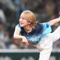 「キター！！」「ファッ？！」ベルーナドーム降臨の金髪の人気女性声優、豪快投球に反響　ノーバンならずも球場沸かせる