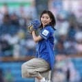 黒島結菜　ノーバン投球にバンザイ　飛び跳ねて大喜び　ヤクルトベンチにもパワー送る