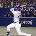 【中日】球場騒然…土田龍空の折れたバットが一塁側カメラマン席へ　幸い無事で試合続行
